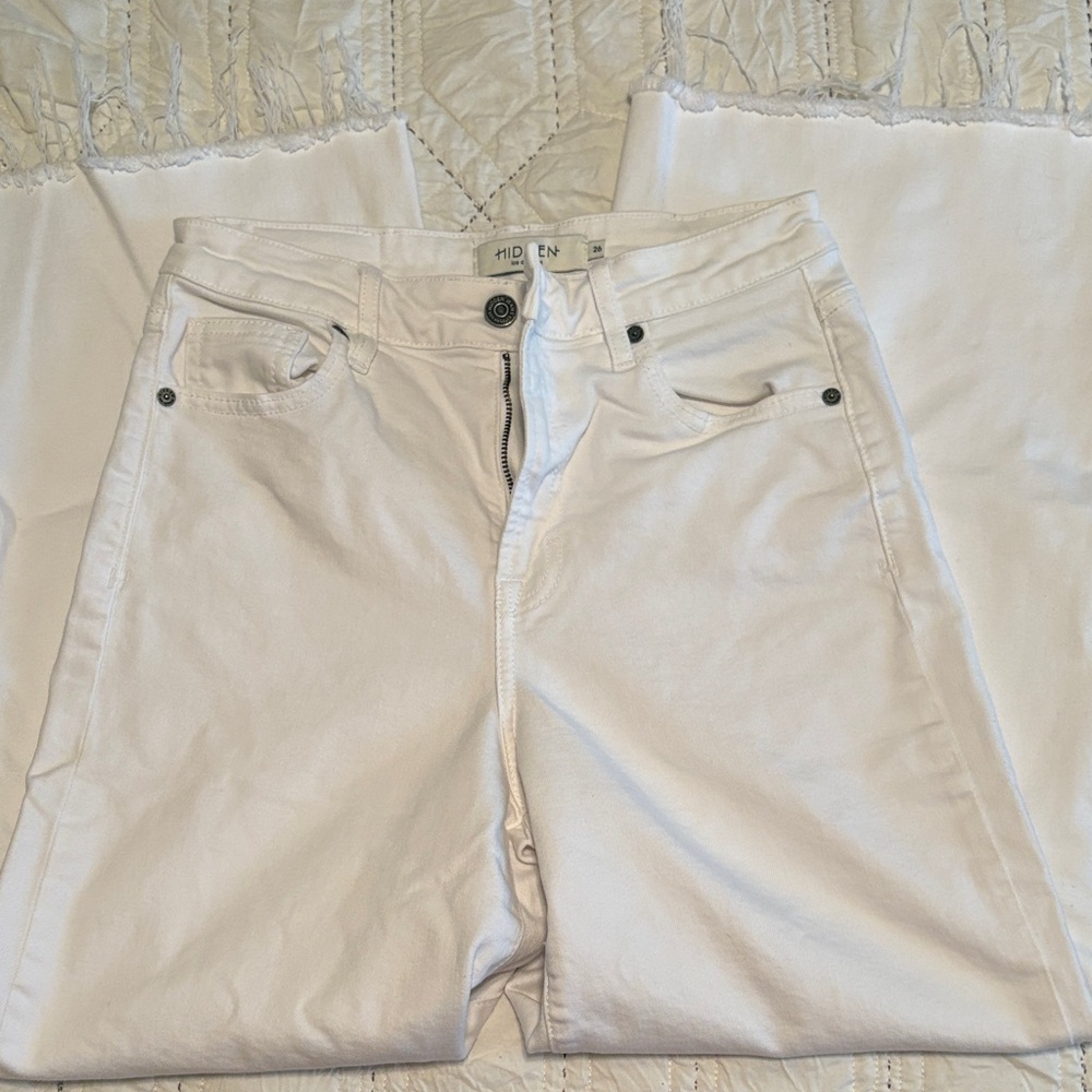 Hidden Los Angeles Women's White cropped frayed hem Jeans